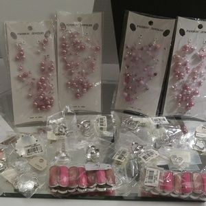 NWT HUGE LOT OF NECKLACES EARRINGS BRACELETS & PEN